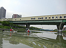 江東区を代表する人工河川です。休日はカヌーを楽しむ方で賑わう遊びのスポットとしても有名です。